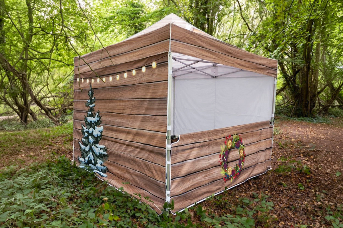 Découvrez le nouvel arrivant dans la collection capsule : le chalet de Noël est là pour habiller et recréer l'atmosphère magique des fêtes de fin d'année
