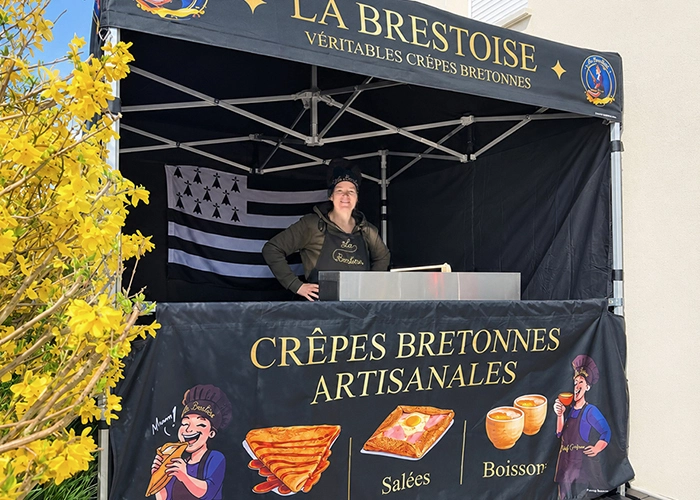 Crêperie ambulante La Brestoise : barnum personnalisé lors d'un événement