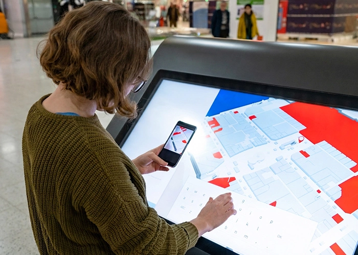 Usage du phygital : des dispositifs et bornes pour les clients qui se démocratisent