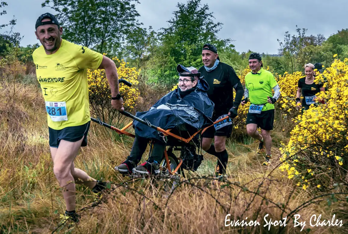 Fauteuil roulant Josette lors d'une course, association Spirit Of Josette