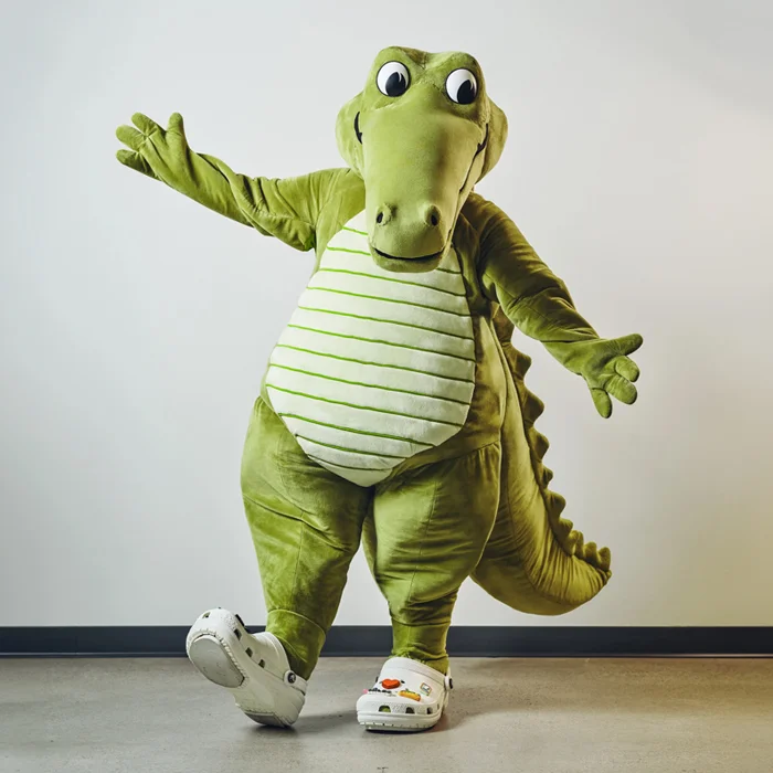 Mascotte crocodile "Niles" des chaussures Crocs