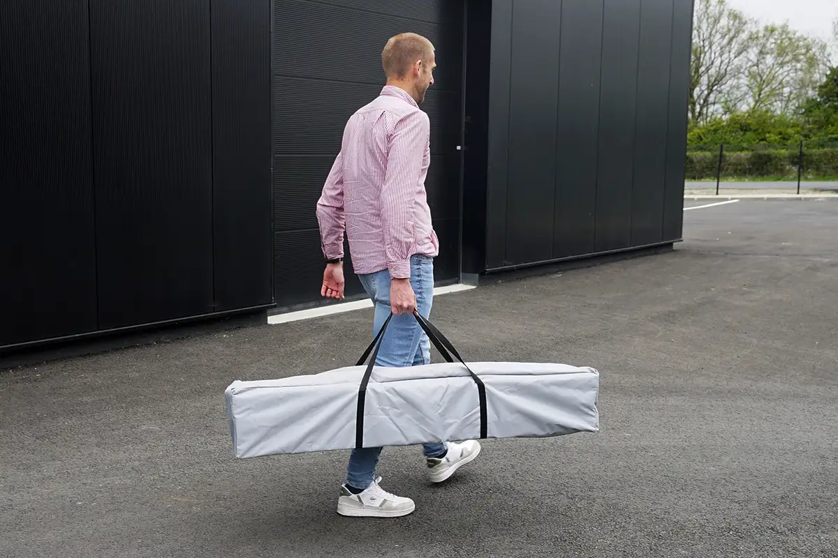 Stockage d'un barnum pliant : rangement étape par étape