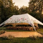 Tente étoile champêtre : modèle avec imprimé floral et printanier