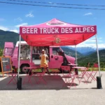 Utilisation d'un barnum pliant par un food-truck (camion-restaurant)