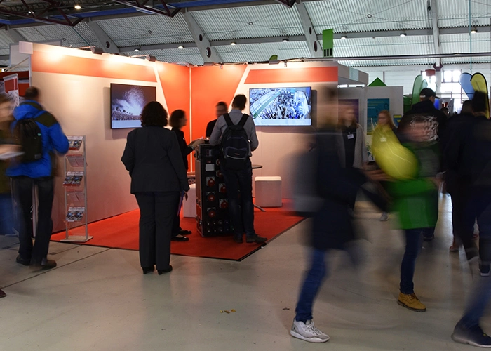 Visiteurs lors d'un salon : les besoins évoluent et forcent les professionnels à adopter de nouvelles stratégies